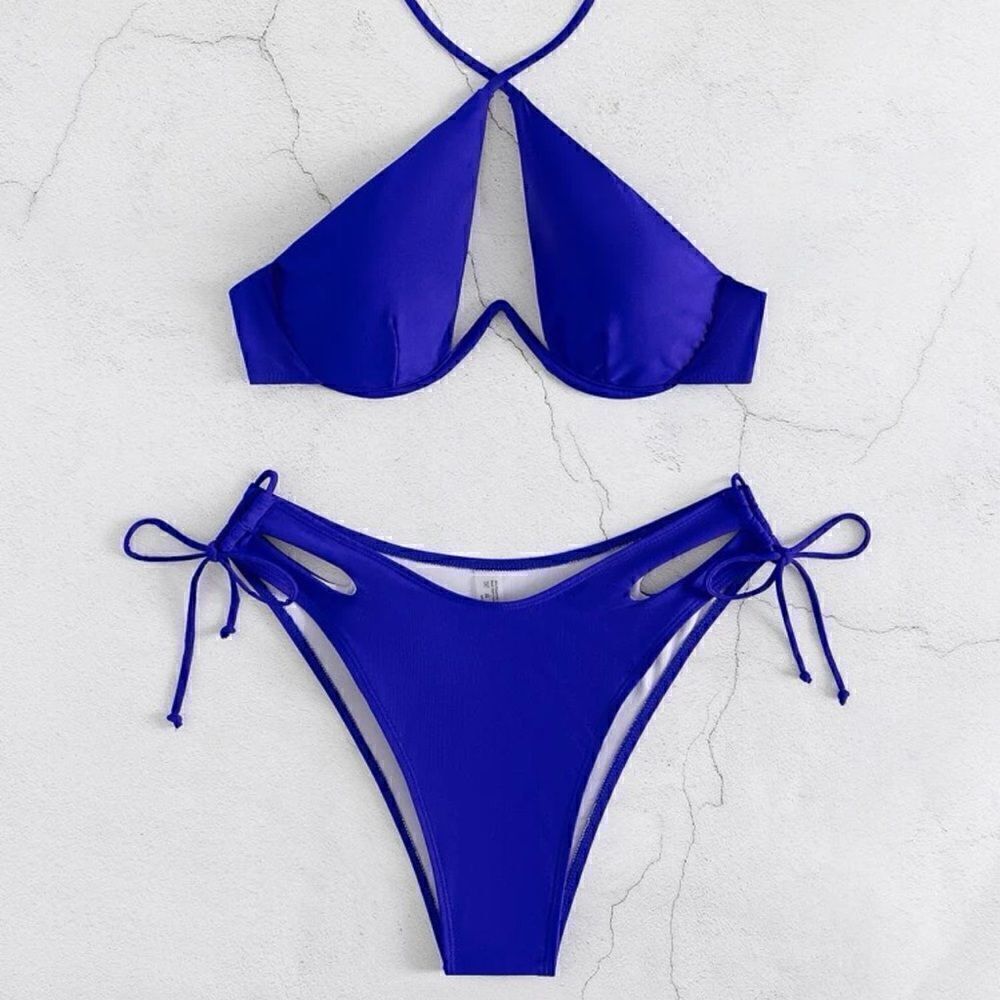 Bikini - Picture 6 of 9
